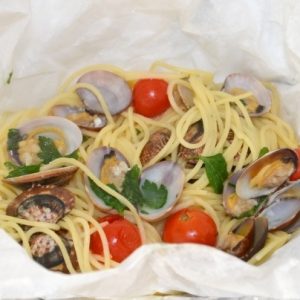 Spaghetti con le vongole al cartoccio