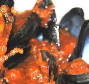 Cozze con salsa piccante di pomodoro