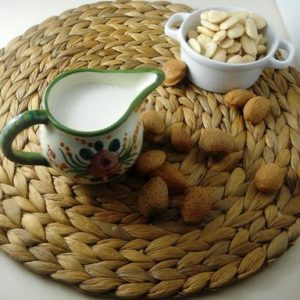 Latte di mandorle