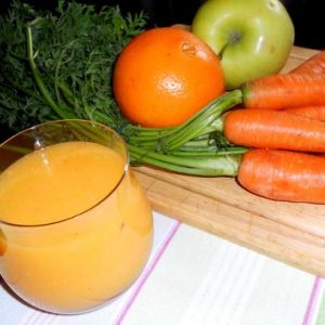 Succo di arancia, mela, carota, limone